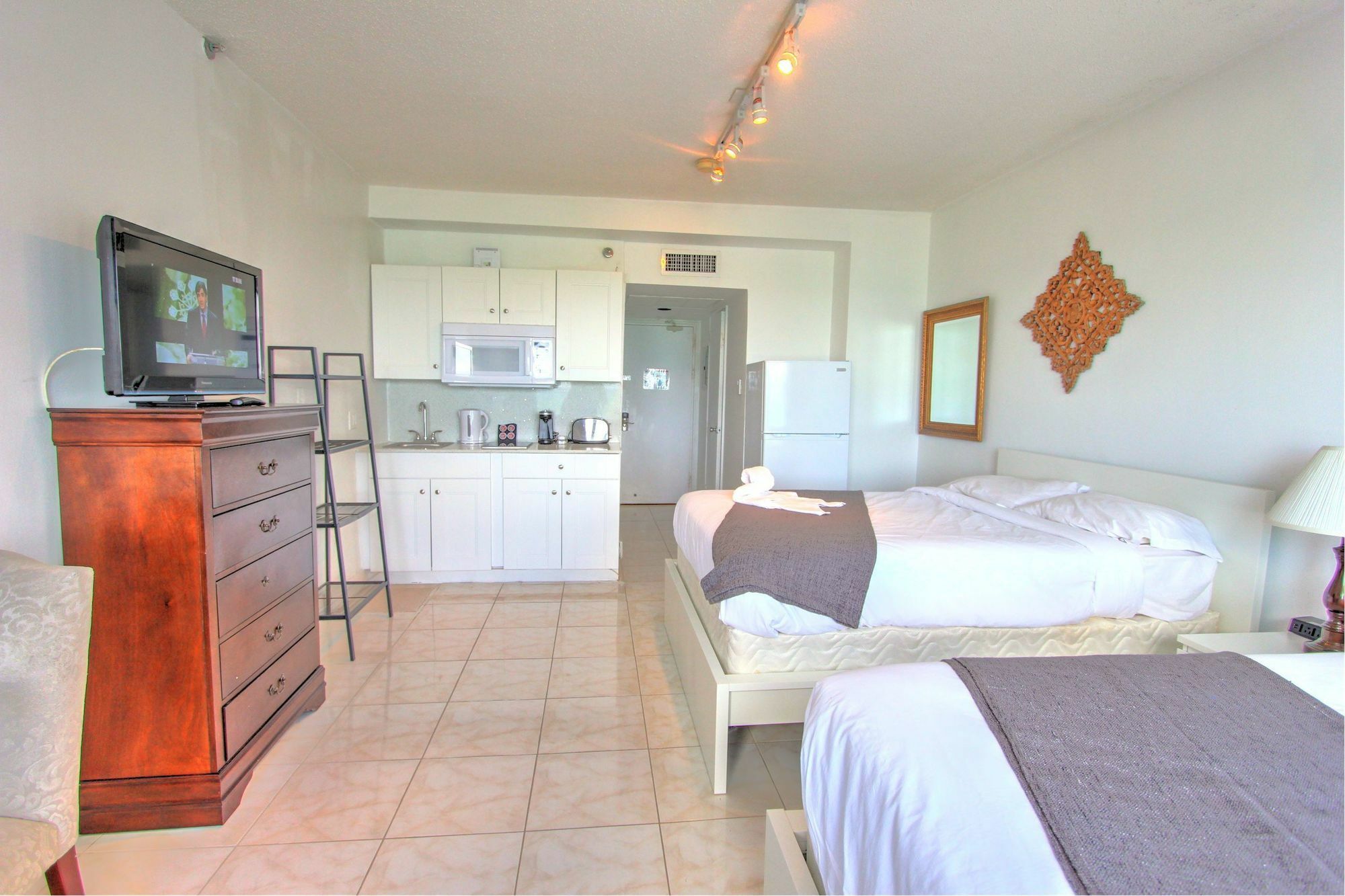 Private Apartments At The Casablanca Miami Beach Bagian luar foto