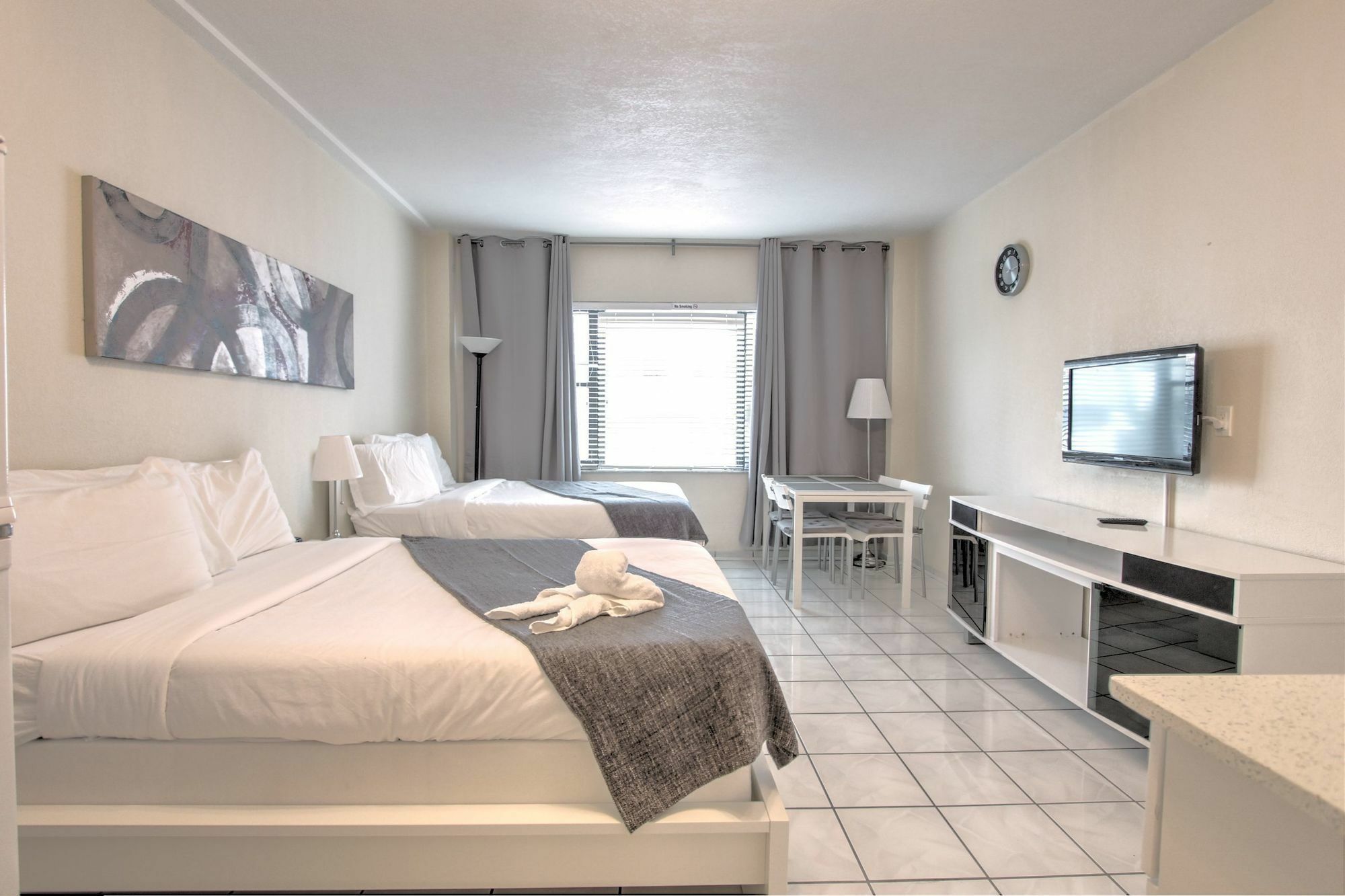 Private Apartments At The Casablanca Miami Beach Bagian luar foto