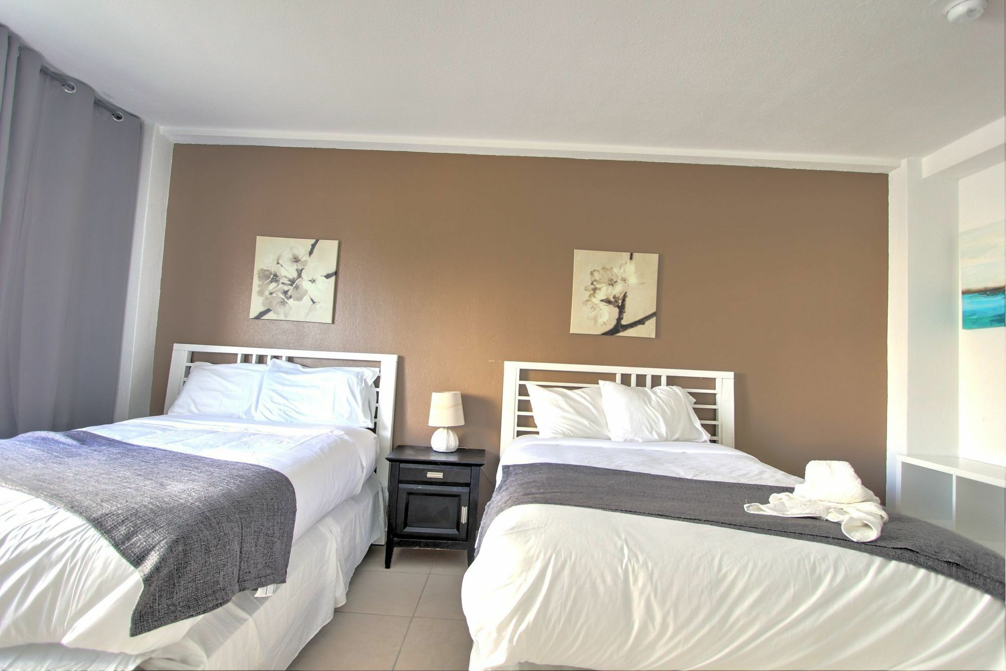 Private Apartments At The Casablanca Miami Beach Bagian luar foto