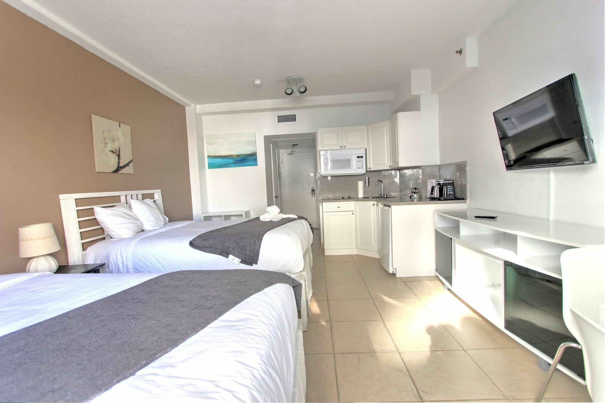 Private Apartments At The Casablanca Miami Beach Bagian luar foto