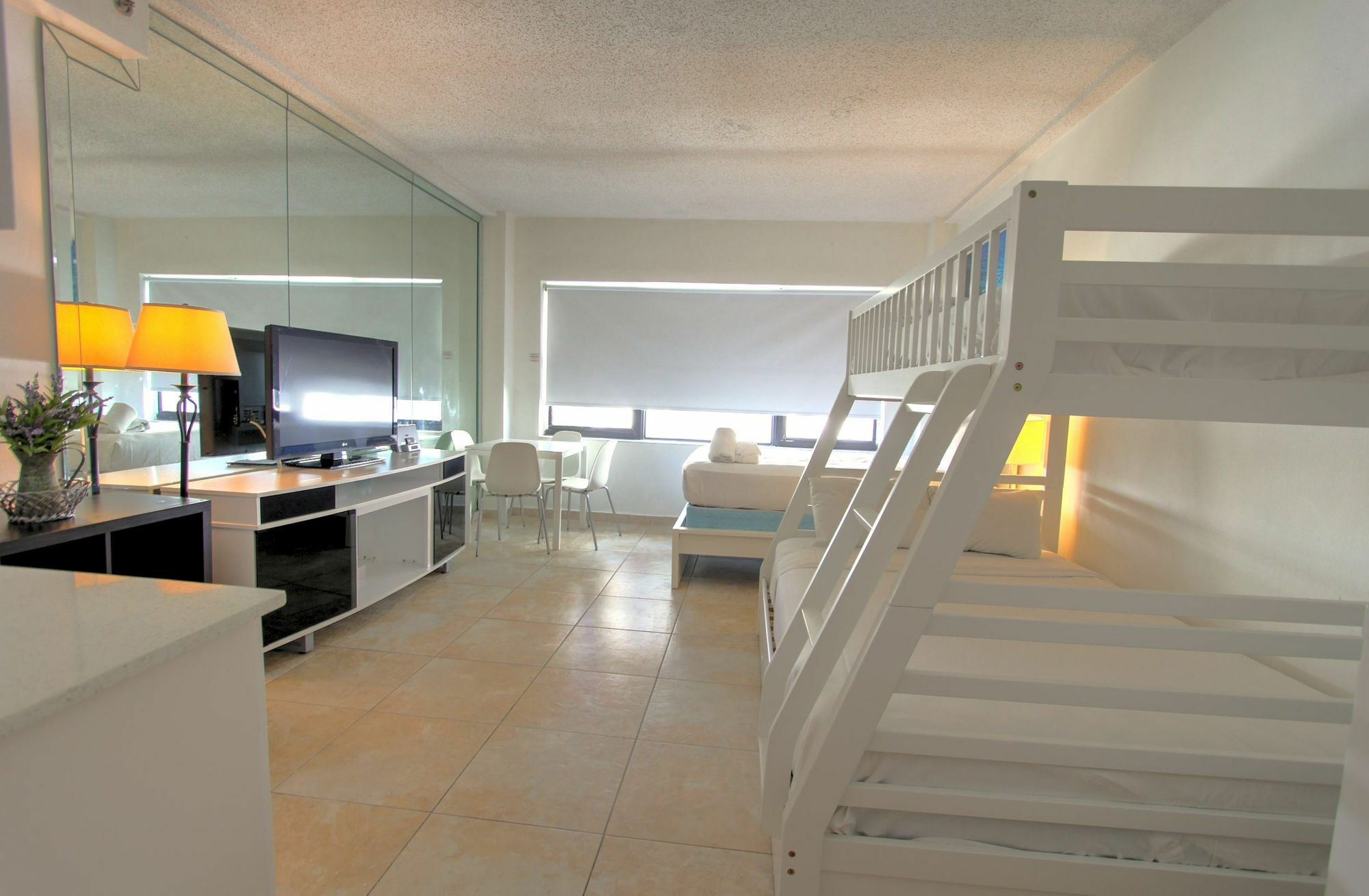 Private Apartments At The Casablanca Miami Beach Bagian luar foto